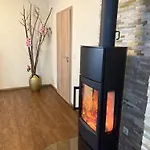 1-zimmer-apartment Mit Pool Und Kamin דירה