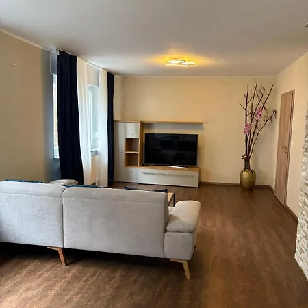 1-zimmer-apartment Mit Pool *