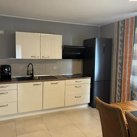 Apartament 1-zimmer-apartment Mit Pool